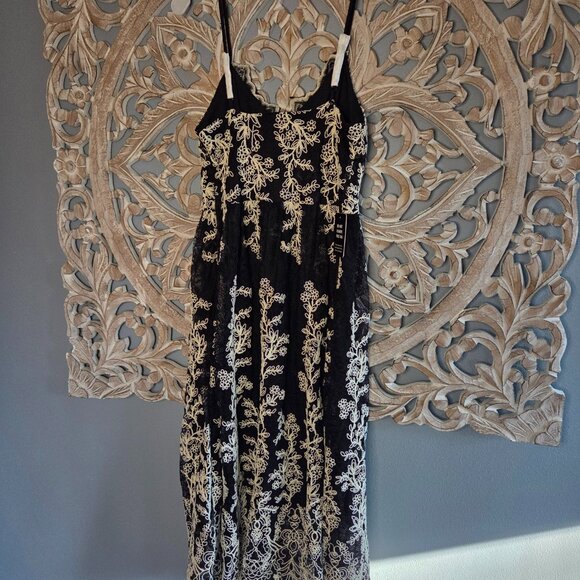 Express Dress Black cream lace floral embroidery XS NWT's - Picture 7 of 9